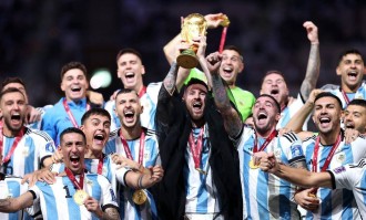 阿尔瓦雷斯：与梅西合影是我梦寐以求的时刻！看不出对皇马点球违例的理由！