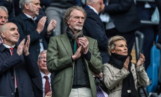 双重暴击！拉爵目睹尼斯输球面色凝重 曼联本季开局惨淡