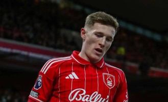 1亿英镑！曼联盯上诺丁汉中场，多队争抢，转会局面或错综复杂