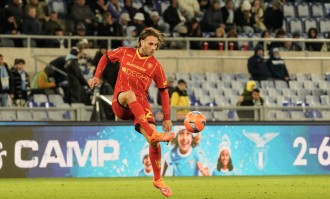 朗斯前锋托万荣膺UNFP法甲11月最佳球员：背后隐藏的努力与战术解析