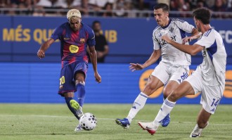 巴萨三球大胜登顶！弗里克首秀惊艳，西甲争冠格局初显