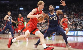 莺歌赛季新高37分米切尔17+8 猛龙力克骑士豪取8连胜
