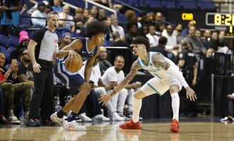 季前赛-三球23+8布里奇斯29+10 黄蜂大胜灰熊