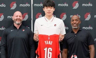 首发+首分！杨瀚森首秀从容不迫用助攻惊艳全场