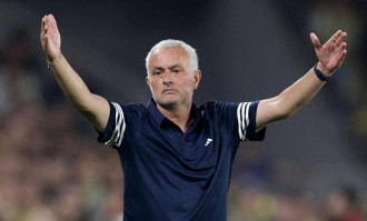 日本国脚双响难救主穆里尼奥再战欧冠费内巴切5-2费耶诺德