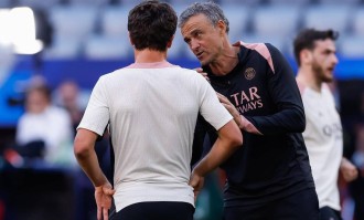 5-0！巴黎欧冠问鼎，恩里克“脱”颖而出！与柔道巨兽熊抱，致敬国米，燃爆慕尼黑！