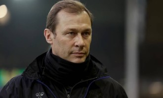 埃弗顿名宿弗格森出席球迷父亲葬礼，网友：他是真正的人民英雄