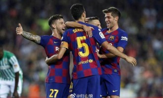 西甲焦点战：巴塞罗那VS巴伦西亚，红蓝军团能否主场击退“蝙蝠军团”？