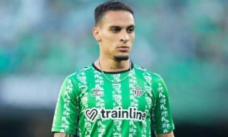 安东尼拒千万年薪坚守贝蒂斯：从曼联弃将到西甲宠儿的救赎之路