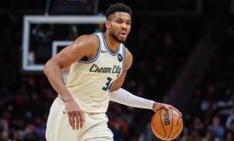 曝勇士过去十年一直想要字母哥 现在可能是他们唯一的机会