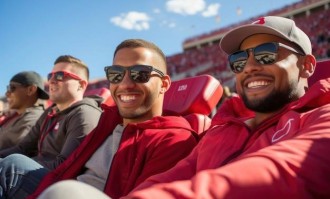 红军队魂谢幕！37岁功勋传奇挂靴，安菲尔德永远记得他的笑容