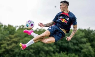 曼联全力引进新中锋，三大热门人选曝光！谢什科愿加盟但有一障碍