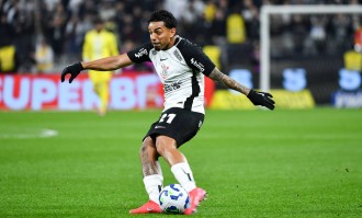 拒绝曼联后转投热刺？拜仁中场帕利尼亚的转会风暴