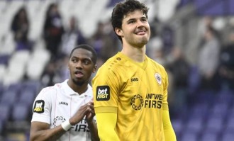 英媒：曼联正加紧推进安特卫普门将森纳-拉门斯的转会