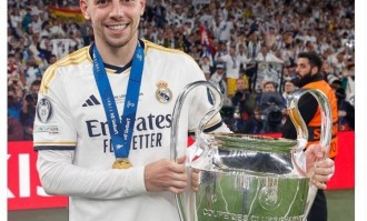 皇马官方祝巴尔韦德27岁生日快乐，加盟至今出战323场斩获14冠