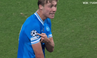 曼联旧将闪耀欧冠，霍伊伦德双响暗讽阿莫林！拉爵不怒反喜一亿在望