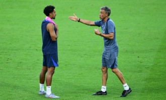 法甲主帅多灾多难，梅诺与帕尔默隔空互怼引热议