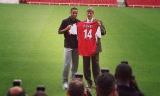 99年英超标王！亨利22岁时1610万加盟阿森纳，夺2个英超&amp;4个金靴