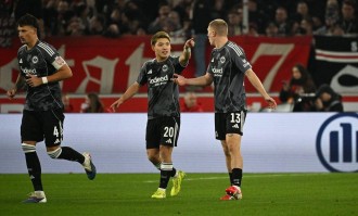 2-3,27岁日本球星发威难救主,法兰克福遭德甲第5逆转,连续3轮不胜