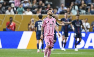 梅西38岁生涯第6次0-4溃败！尽管获74分，仰天长叹