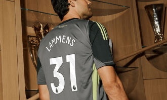 拉门斯穿曼联31号球衣原因曝光，致敬前辈！经纪人长相让球迷爆笑