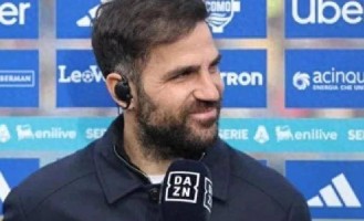 2-0完胜！科莫队意甲首轮开门红，新星任意球破门，主帅赞其天赋努力兼备