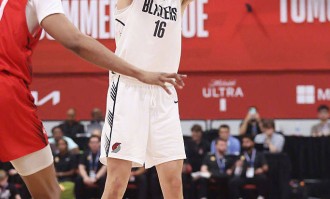 杨瀚森：队友弥补了我的不足 希望利拉德早日回归