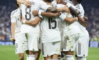 欧冠决赛战术解析：安切洛蒂的‘伪九号陷阱’如何击败巴萨？