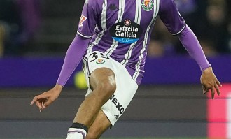 曼城小将埃切维里即将租借加盟勒沃库森：从青训新星到德甲前锋的蜕变之路