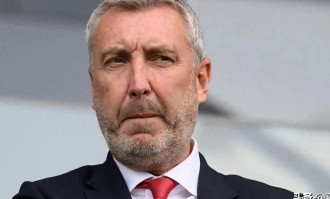 曼联幕后大佬终现身！三连胜后高调邀功，直言引援全中还将加码