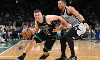 文班亚马21+6怀特29+9 福克斯21+9马刺击败凯尔特人