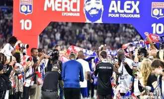 法甲豪门遭罚降级，财政违规引热议，巴黎为何独善其身