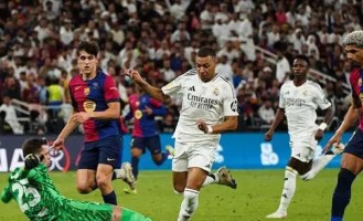 姆巴佩的吃饼踢法引发争议：成效不佳是否应该受到指责？