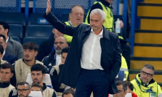 穆帅重返切尔西全场起立鼓掌 致敬之余霸气化解客队球迷嘘声