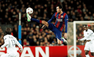 布斯克茨是一部足球的教科书，他用下棋的思维在踢球