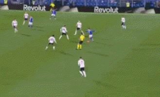 2-0,21岁皇马旧将妙传，38岁法布雷加斯率队12场不败，逼近意甲榜首