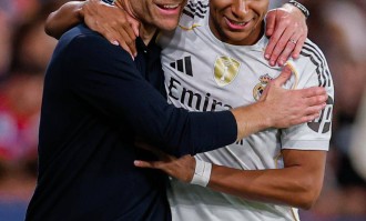 将帅分歧！皇马巨星或加盟曼联巴萨放行莱万，3000万签下拉什福德