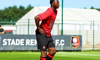 17岁新星效率惊人！切尔西盯上法甲锋霸，拜仁加入争夺谁能得手？