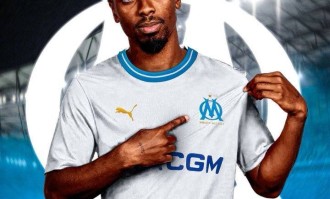 记者：前曼联青训安赫尔-戈麦斯自由身加盟马赛，谈妥3年合同