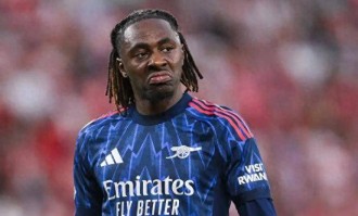 看完埃泽在左路的挣扎，才明白阿尔特塔的这次战术实验有多么失败