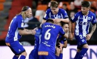 西甲中游激战：贝蒂斯主场迎战阿拉维斯，谁能笑傲比利亚马林？