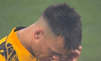 两球领先被逆转！国米队长扔袖标自责，家庭变故下他能否再站起来？