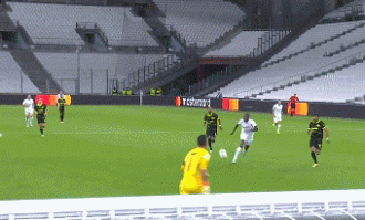 前皇马门神欧冠灾难表现！3分钟2送礼，乌龙助攻 禁区外手球染红