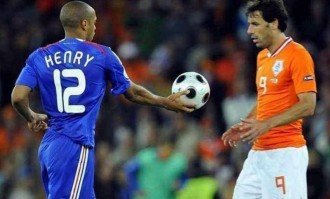 先跟C罗水火不容，后与大罗关系微妙，欧冠金靴受困于人际关系