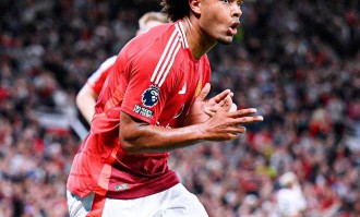 都盯上曼联了！曝科莫冬窗租齐尔克泽，4200万欧射手被阿莫林弃用