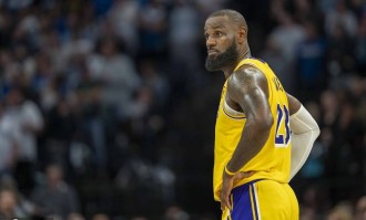 詹姆斯新决定让湖人犯难 特权保卫战恐演变成大交易？