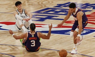 亮点！曾凡博让布克感受CBA强度 领防+掀翻狄龙