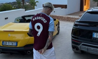 穿拉师傅球衣英媒：曼联对加纳乔感到愤怒，或接受4500万报价