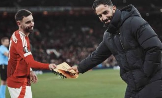 阿莫林要求曼联挽留B费理由揭秘！推行343需其支持，但面临战术困局