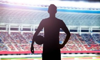 太阳报：前英格兰&amp;英超球星在机场被捕，机场乘客震惊不已